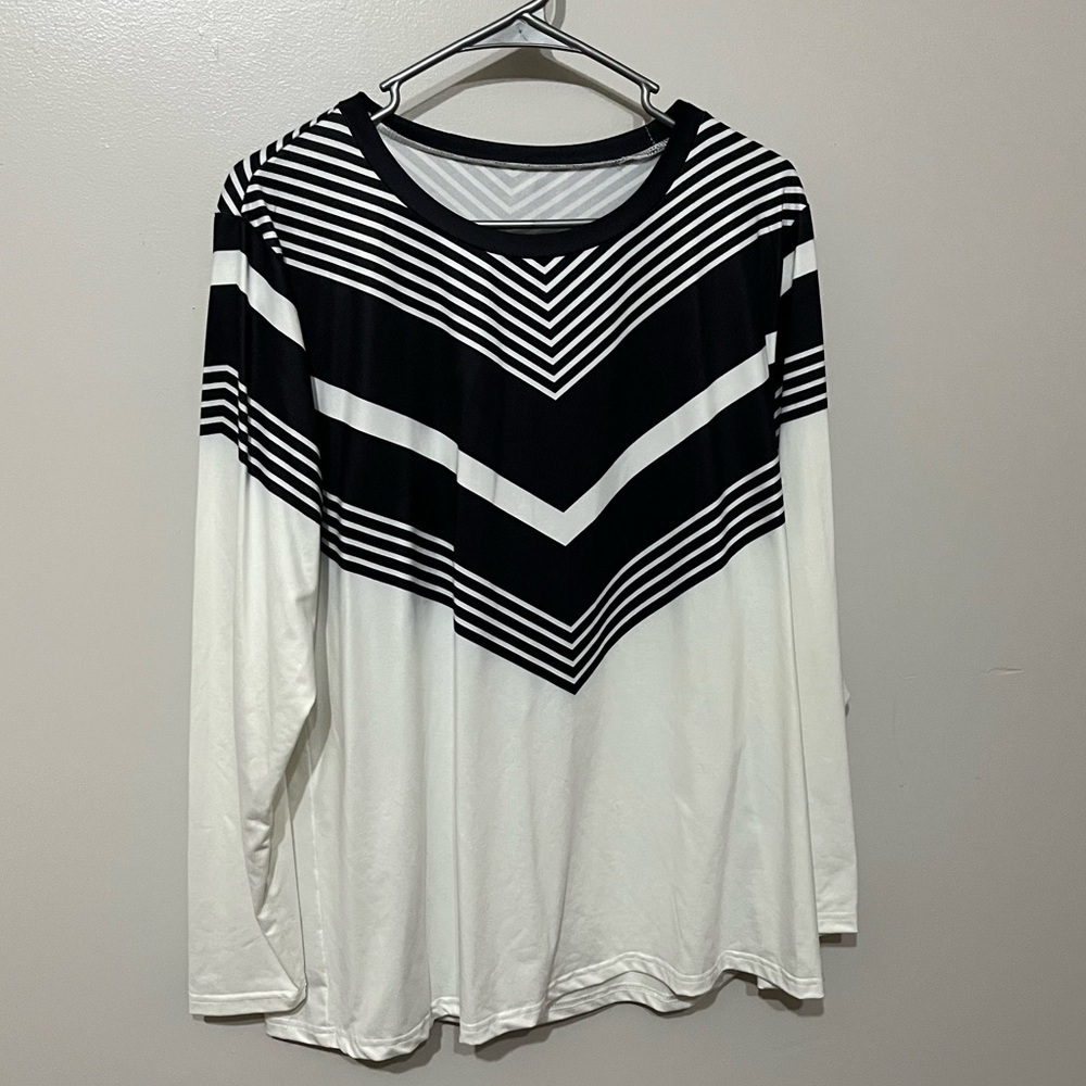 Chic Monochrome Striped Long Sleeve Top - Picture 3 of 7